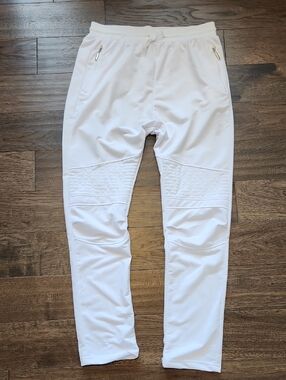 American Stitch White Quilted Knee Joggers with Zipper Pockets